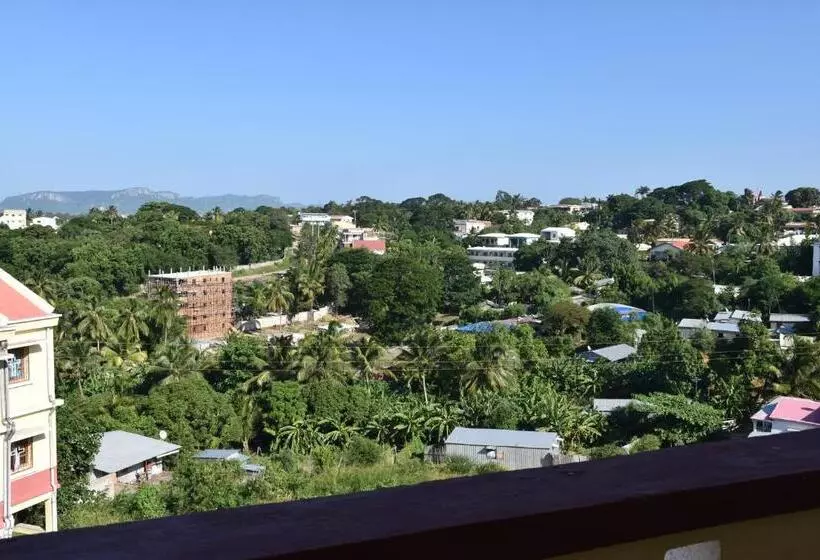 تختخواب و صبحانه Centre Lucien Botovasoa