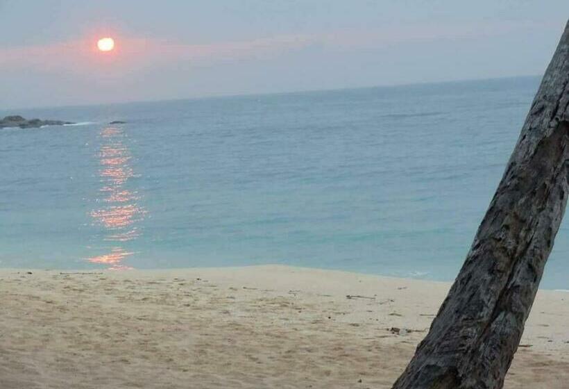 Bed and Breakfast The Tangalle Chirp Villa