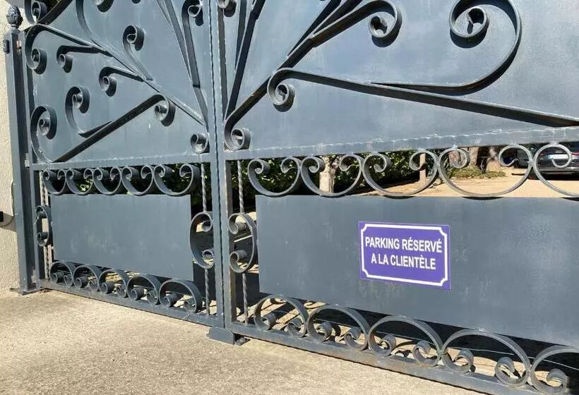 ベッドアンドブレックファースト Chambre D Hôtes   Petit Paradyzen   Lac Du Salagou