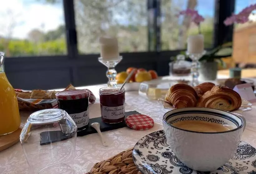 ベッドアンドブレックファースト Chambre D Hôtes   Petit Paradyzen   Lac Du Salagou