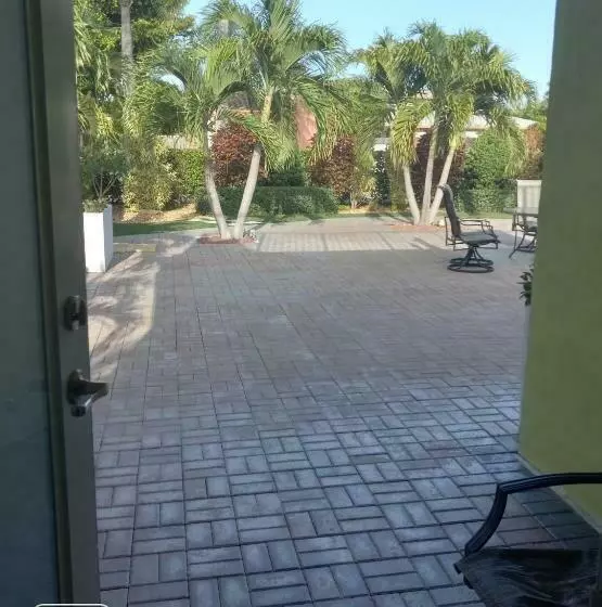 Capri Inn & Apartments