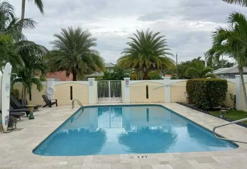 Capri Inn & Apartments