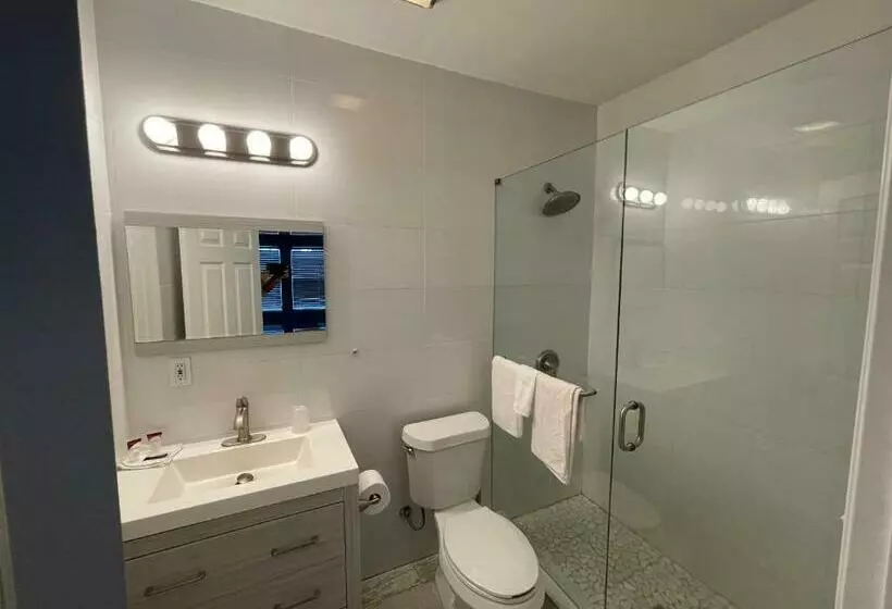 Capri Inn & Apartments