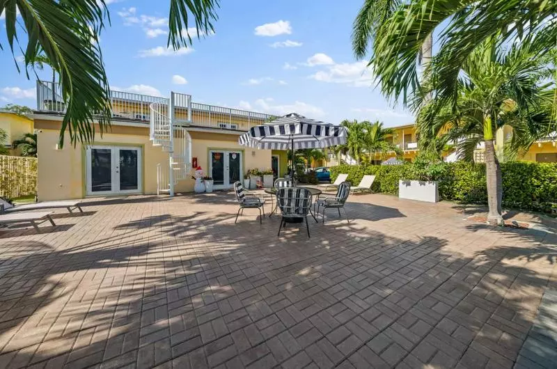 Capri Inn & Apartments