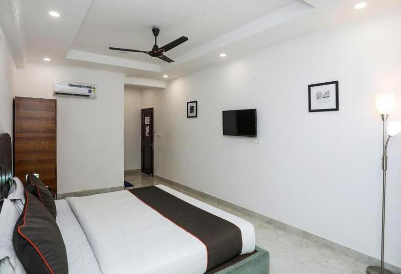 Collection O Hotel Residency Near Dwarka Sector 21 Metro Station
