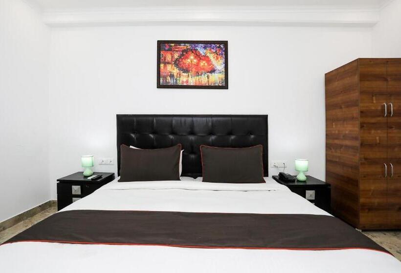 Collection O Hotel Residency Near Dwarka Sector 21 Metro Station