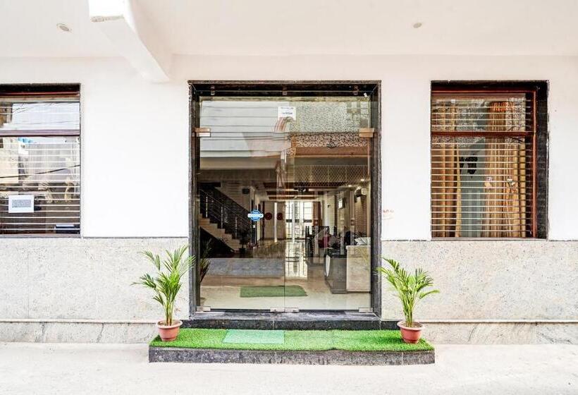 Collection O Hotel Residency Near Dwarka Sector 21 Metro Station