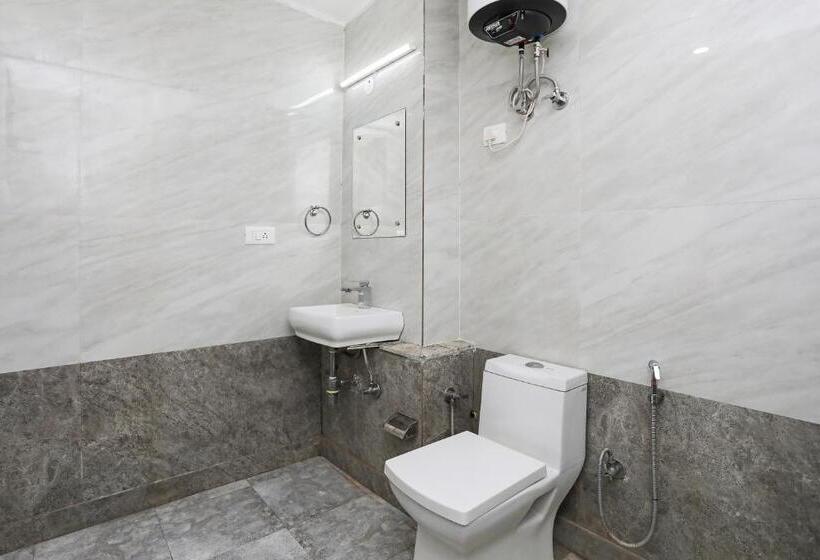 Collection O Hotel Residency Near Dwarka Sector 21 Metro Station