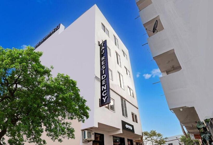 Collection O Hotel Residency Near Dwarka Sector 21 Metro Station