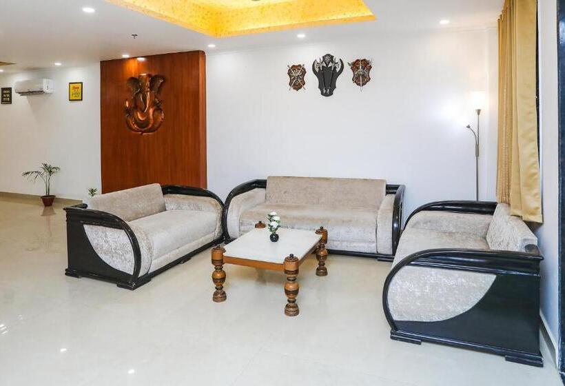 Collection O Hotel Residency Near Dwarka Sector 21 Metro Station