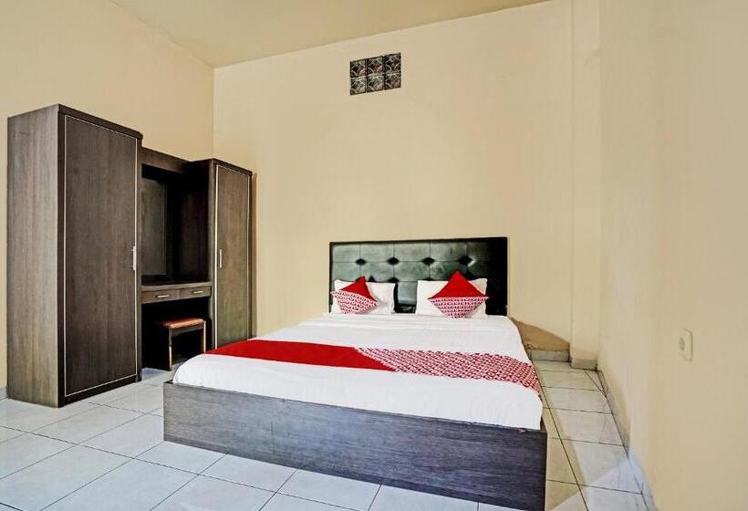 Отель Oyo 91873 Nugraha Kost