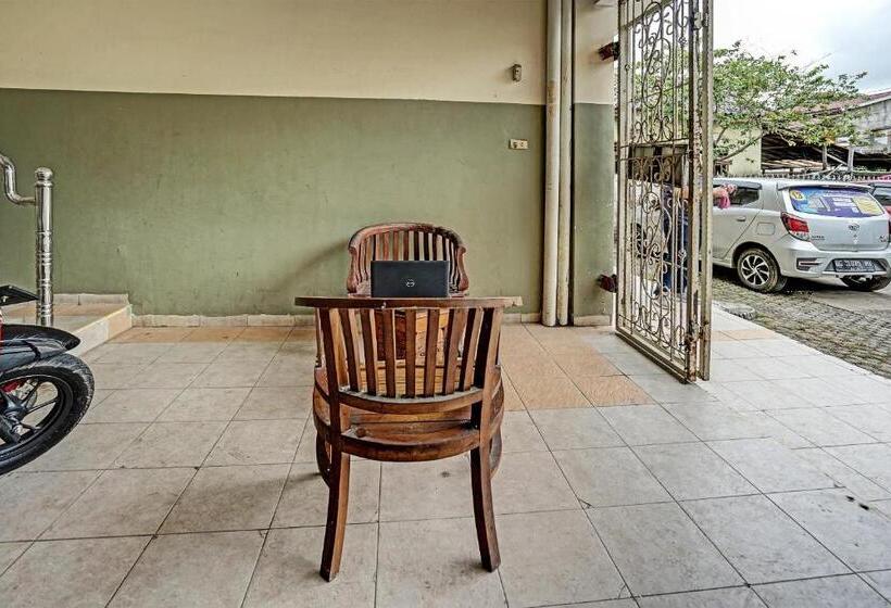 Отель Oyo 91873 Nugraha Kost