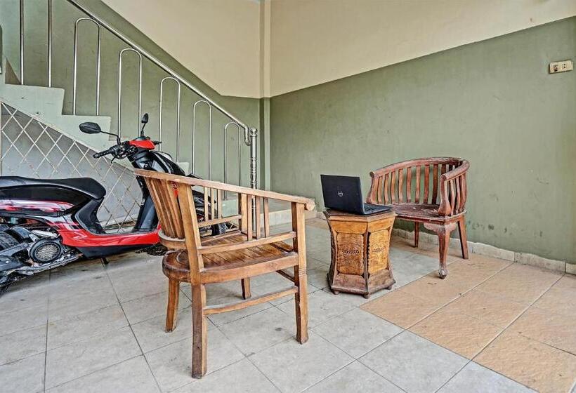 Отель Oyo 91873 Nugraha Kost