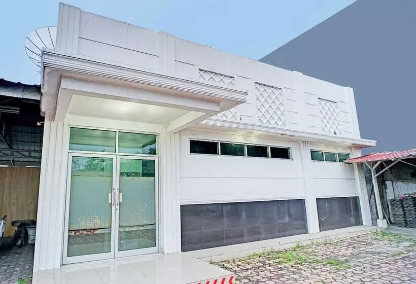 Hotelli Oyo 91874 Kisaran Residence Syariah