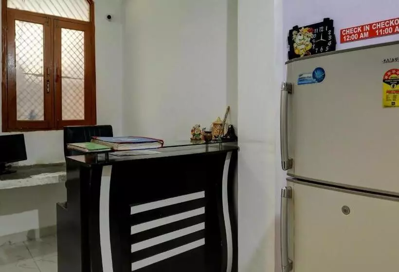 ホテル Pop 70207  Raghav Residency