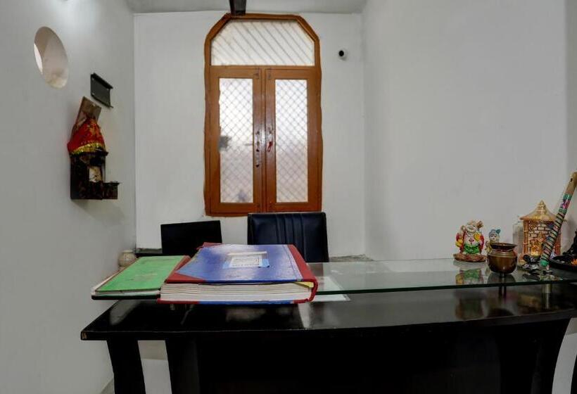 ホテル Pop 70207 Raghav Residency