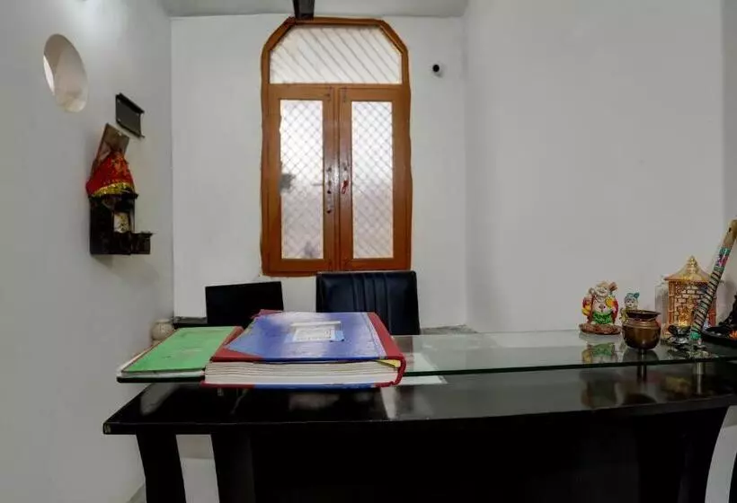 ホテル Pop 70207  Raghav Residency