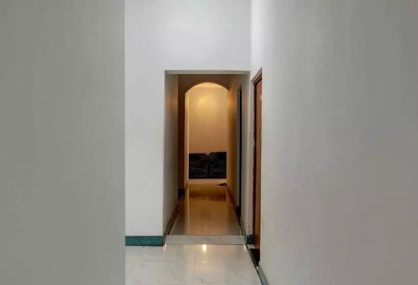 ホテル Pop 70207  Raghav Residency