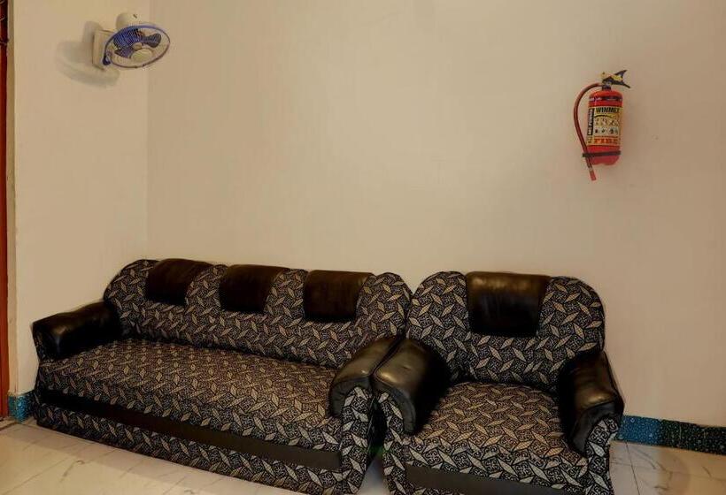 ホテル Pop 70207 Raghav Residency