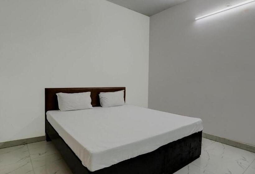 ホテル Pop 70207 Raghav Residency