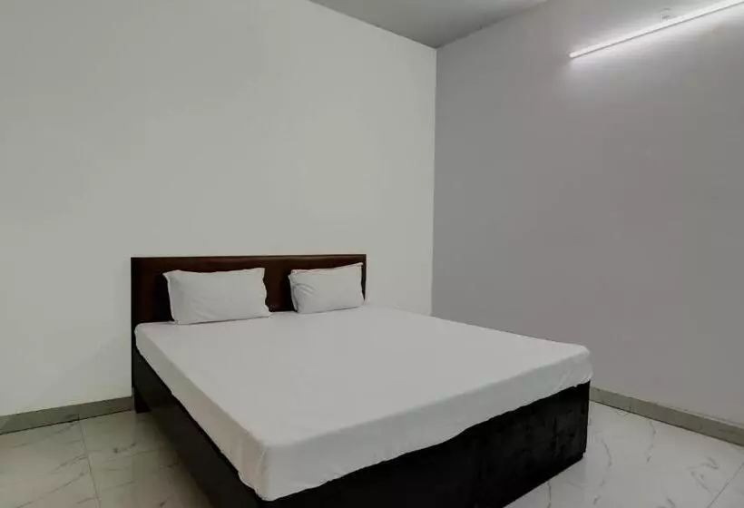 ホテル Pop 70207  Raghav Residency
