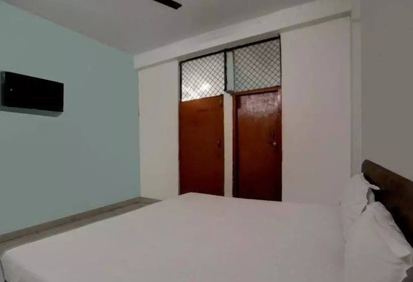 ホテル Pop 70207  Raghav Residency
