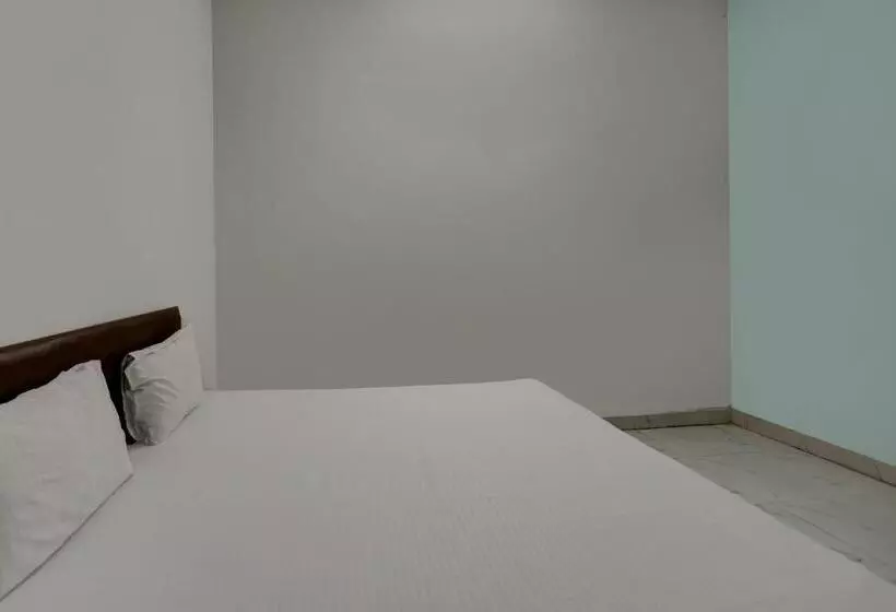 ホテル Pop 70207  Raghav Residency