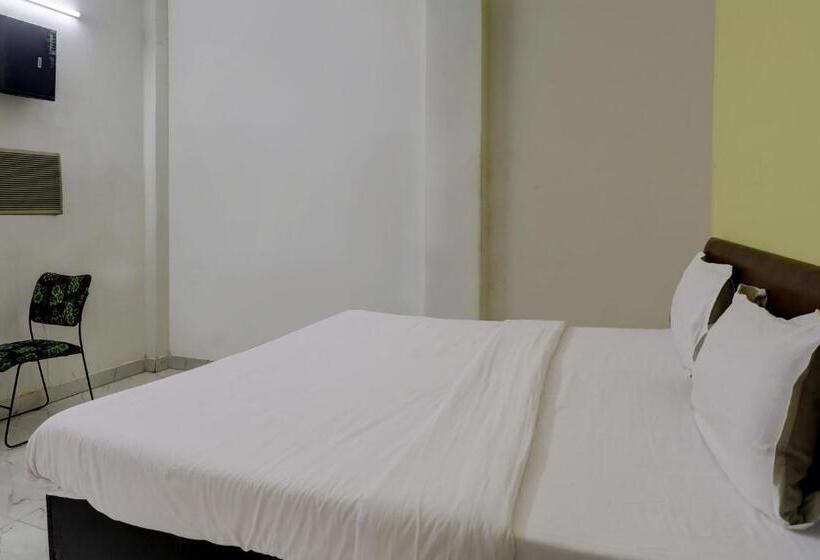 ホテル Pop 70207 Raghav Residency