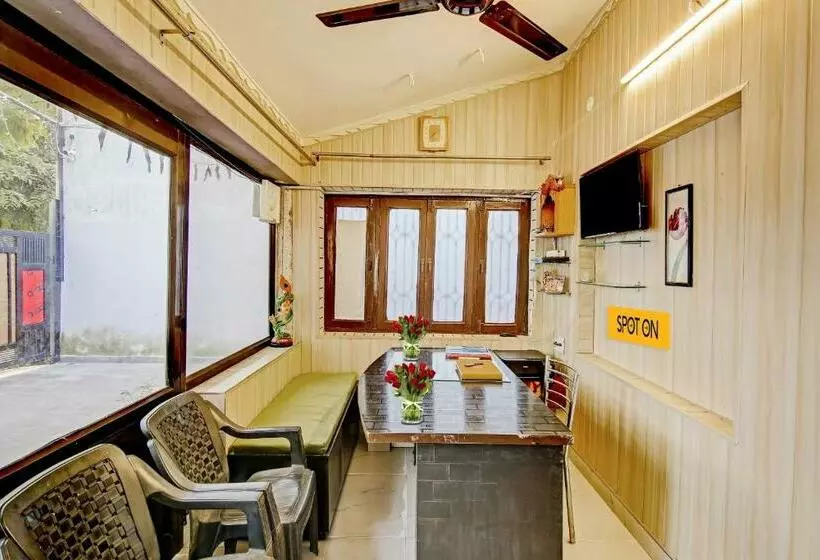 ホテル Spot On 702048  Greenview Homestay