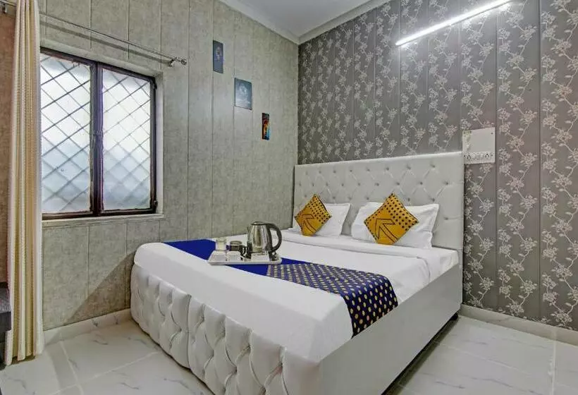 ホテル Spot On 702048  Greenview Homestay