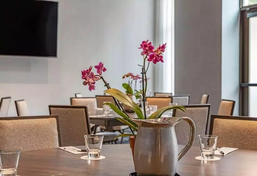 Cambria Hotel Savannah Downtown Historic District