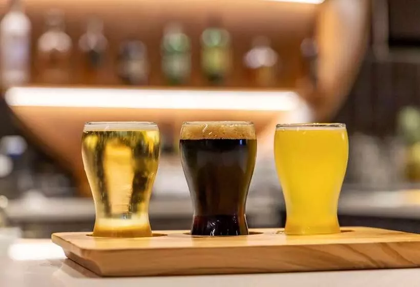 Cambria Hotel Savannah Downtown Historic District