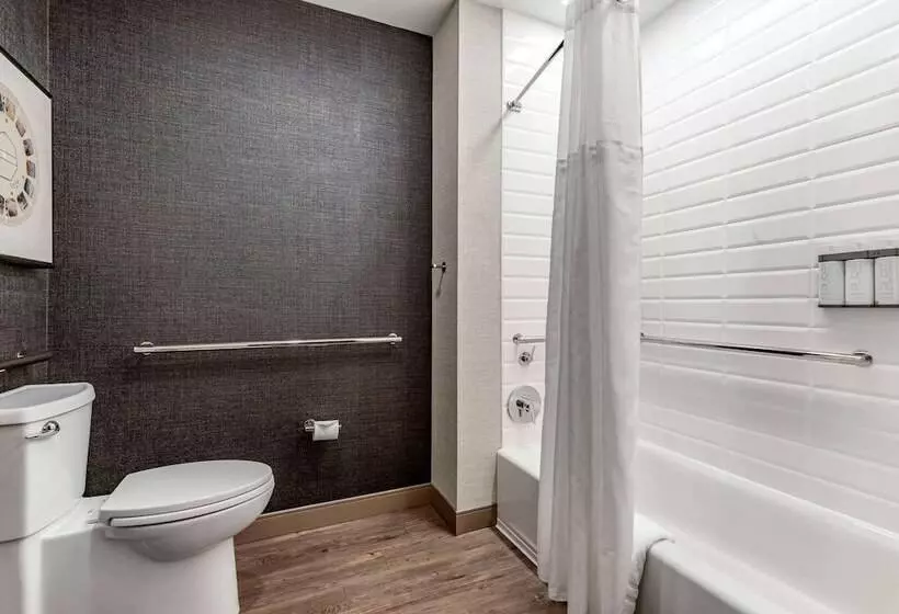 Cambria Hotel Savannah Downtown Historic District