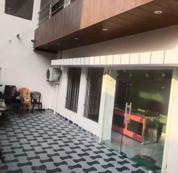 Majatalo Benaras Stay  Hostel