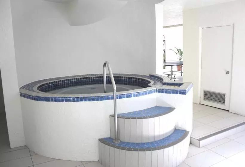 Отель Copacabana Apartments