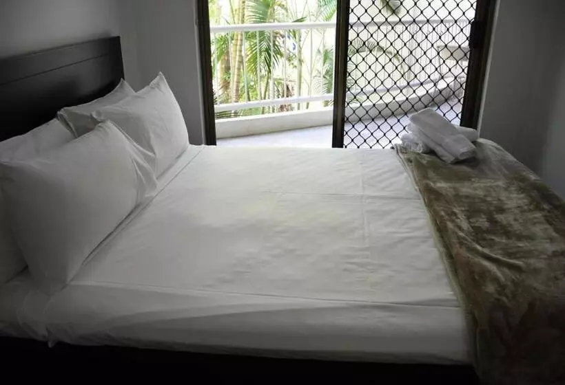 Отель Copacabana Apartments