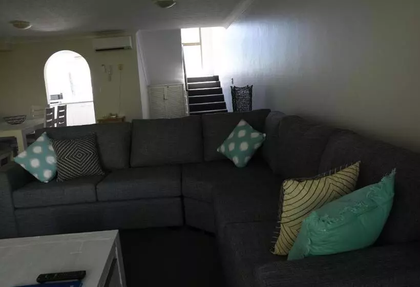 Отель Copacabana Apartments