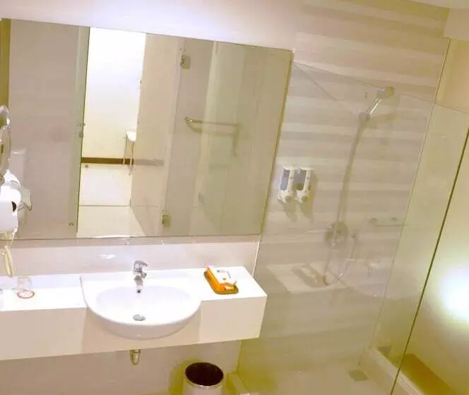 فندق Everbright Ambon