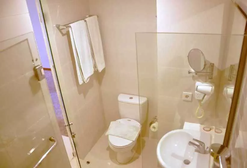 فندق Everbright Ambon