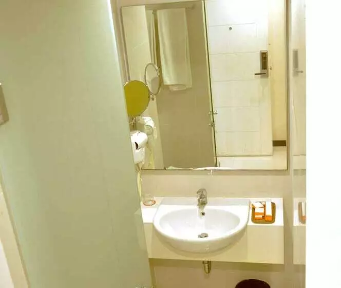 فندق Everbright Ambon