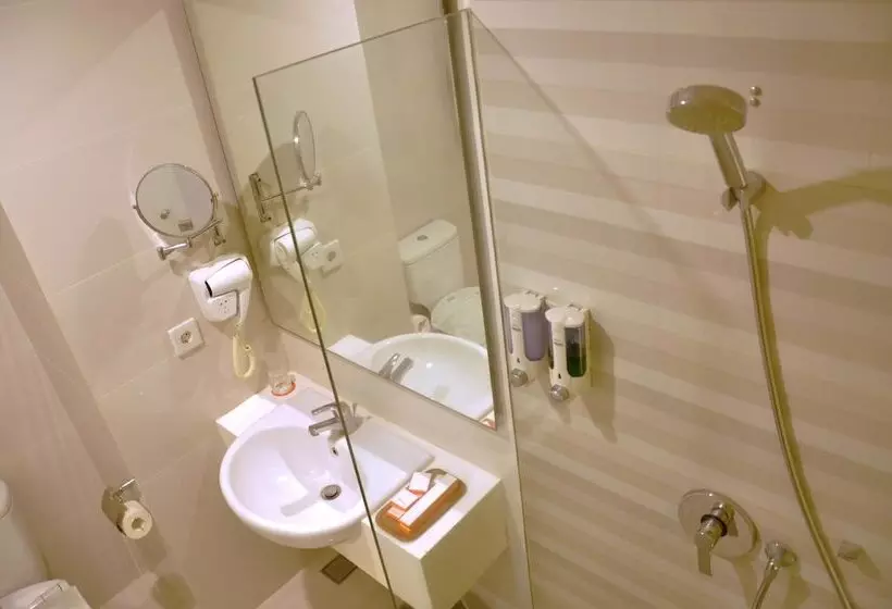 فندق Everbright Ambon