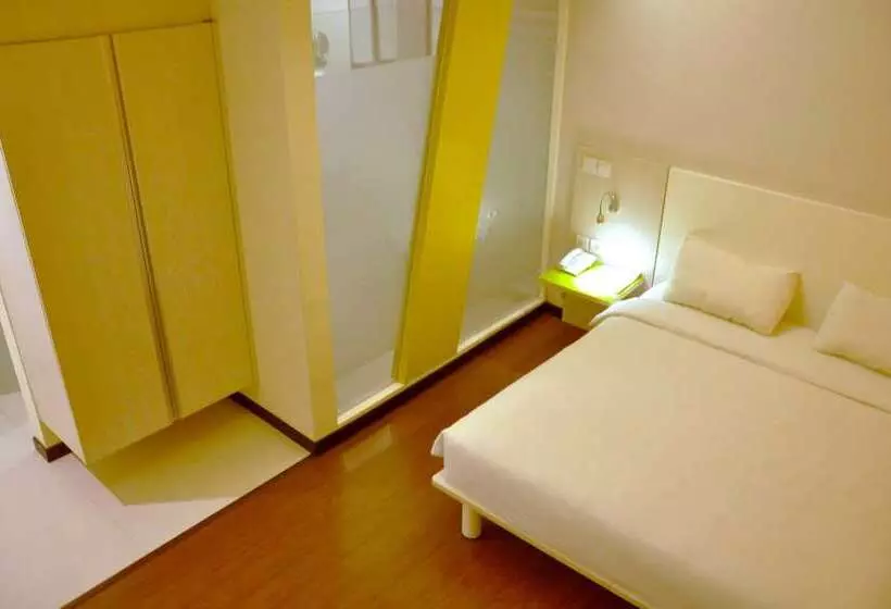 فندق Everbright Ambon