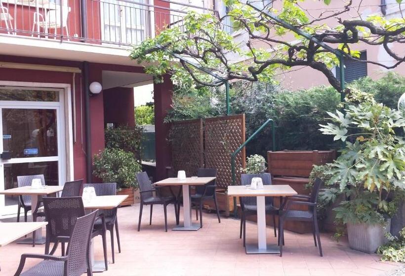 酒店 Garnì Capinera