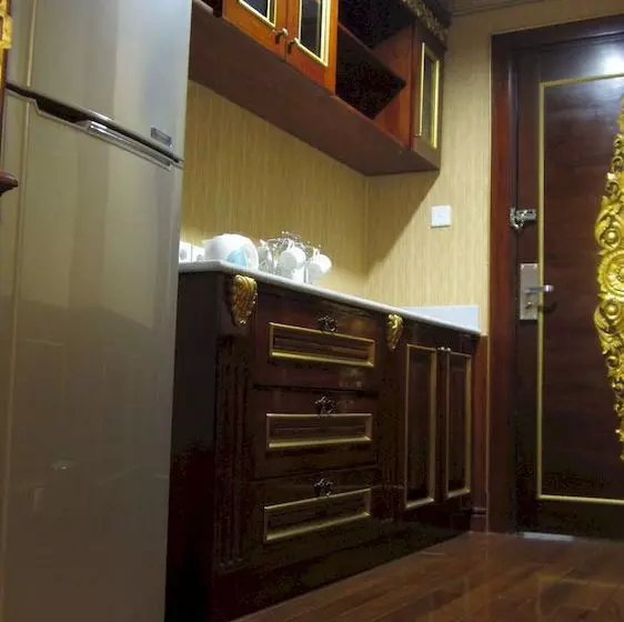 Отель Grand Orchid