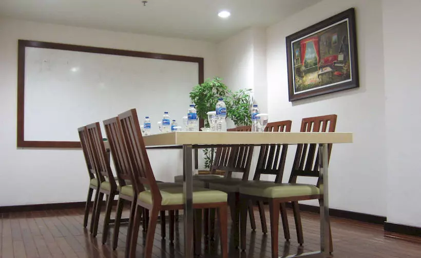 Отель Grand Orchid