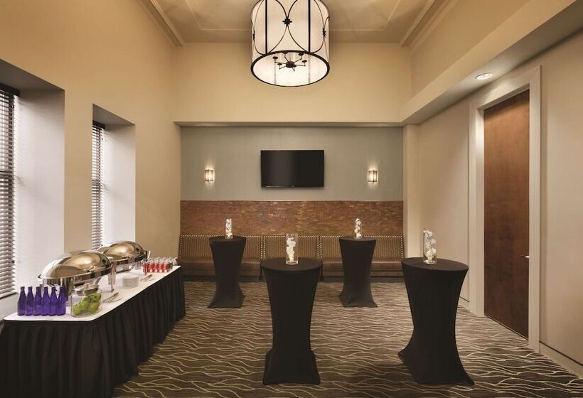 Отель Hilton Garden Inn Rochester Downtown, Ny