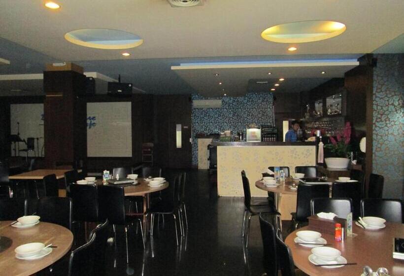 فندق Kini Pontianak