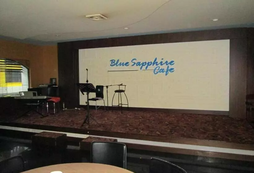 Отель Kini Pontianak