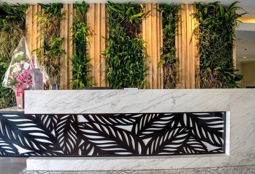 Luminor Hotel Jember By Wh