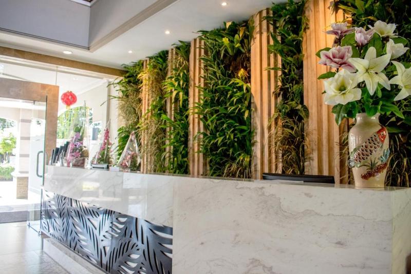 Luminor Hotel Jember By Wh